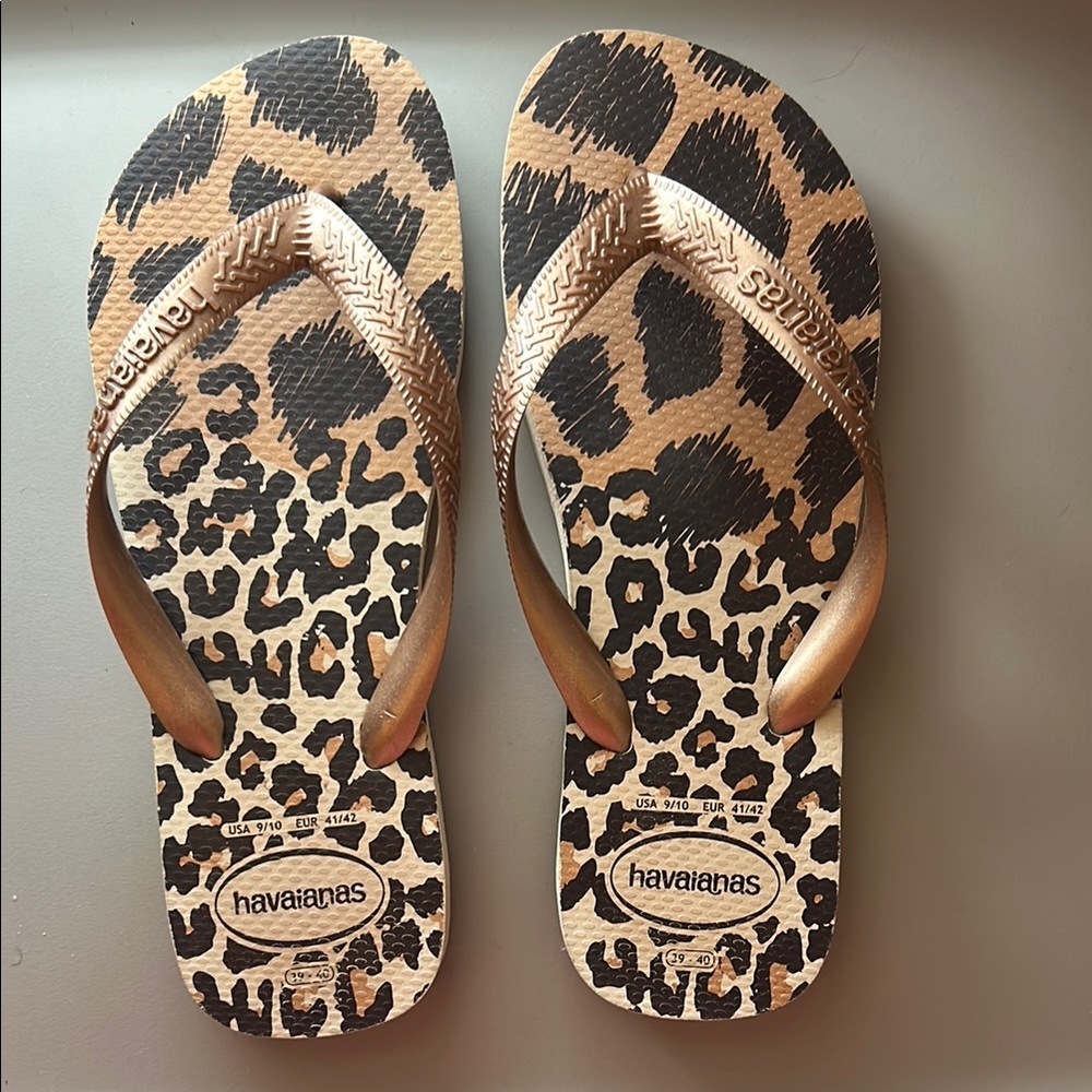 Havaianas Brown and Black Sandals with Leopard Print